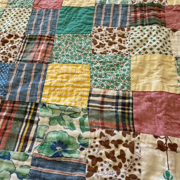 Antique handmade quilt 78 x 46 - Picture 4 of 6